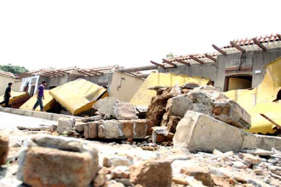 CDA demolish illegally built shops in Islamabad market