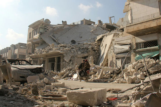 Rare evacuation of Syrian towns as deadly blasts hit Homs