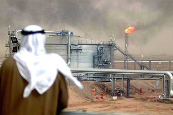 Saudi posts record deficit, cuts fuel subsidies