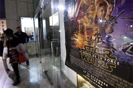 'Star Wars' surpasses $1 billion mark in global box office sales