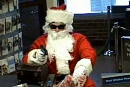 Canadian Bad Santa pulls Christmas Eve heist, escapes in Hummer