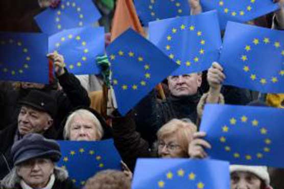 Hungarians protest against premier's dealings with Putin