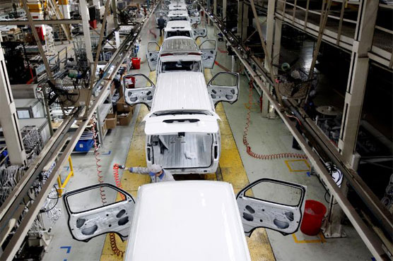 China manufacturing shrank again in January, HSBC data shows 