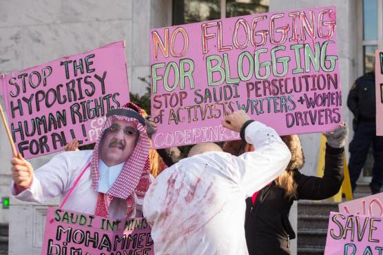 Saudi frees women's rights activist close to blogger