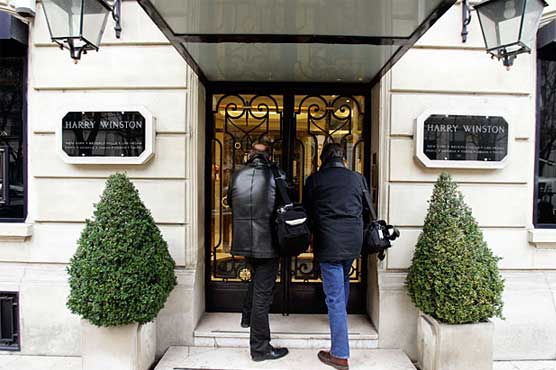 Paris: 8 on trial for heists of over $100 million in jewels