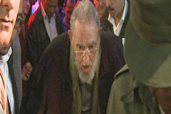 Fidel Castro seen in photos for first time in months