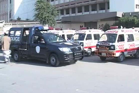 Two policemen, two robbers killed in exchange of fire in Karachi