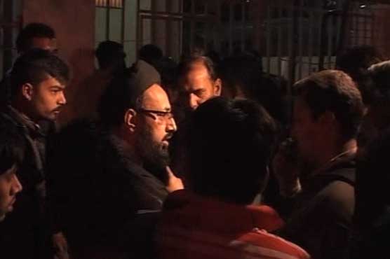 Karachi: 40 activists of civil society protesting against Shikarpur tragedy arrested