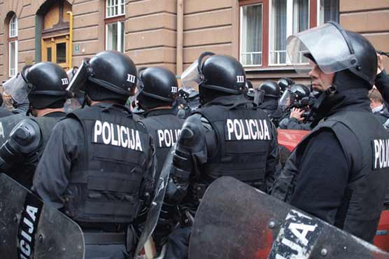 Sarajevo: Special forces raid village after pictures of IS flag bearing house surface