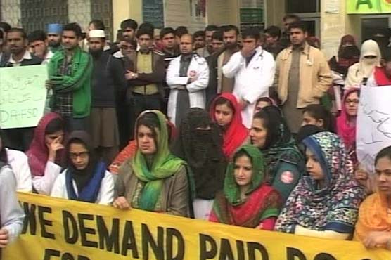 Young doctors protest for rights outside Faisalabad's Allied Hospital