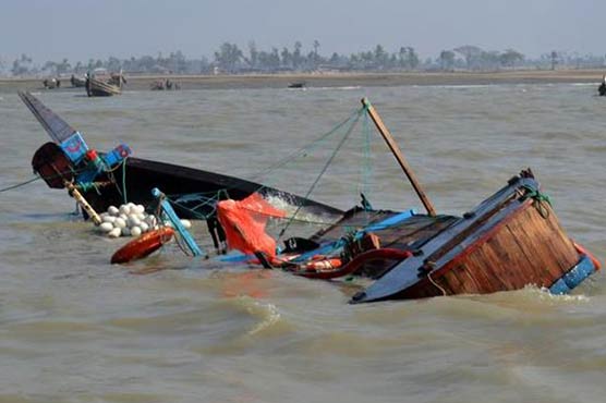 Twelve migrants missing after boat sinks off Turkey: report