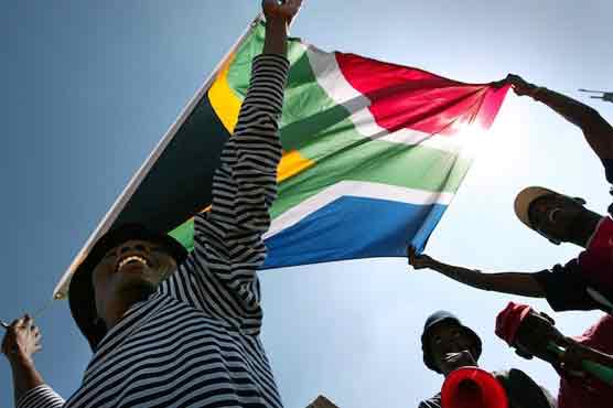 Race relations at crossroads in Mandela's S.Africa