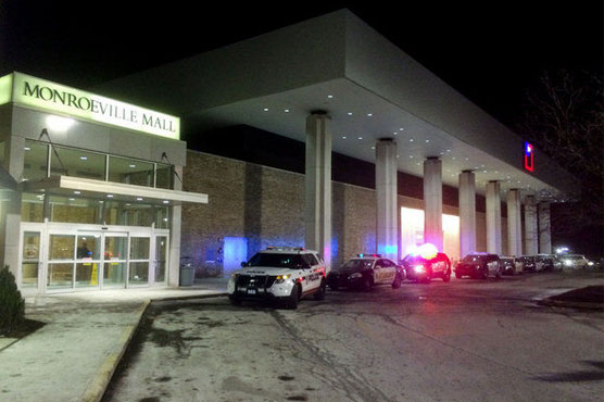 Police: Mall shooting targeted 1 of 3 victims; gunman sought