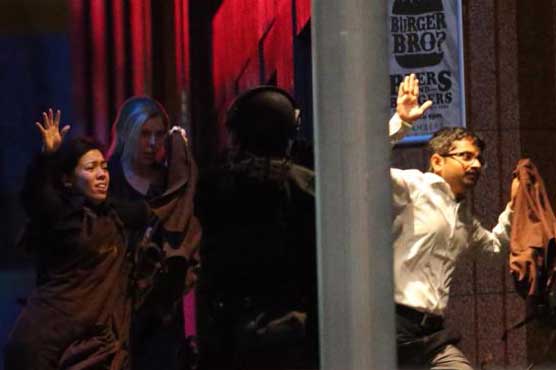 2 hostages say they plotted to stab gunman in Sydney siege