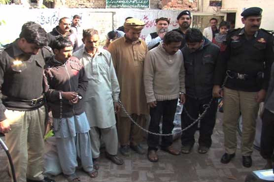 Police cracks down against kite-flyers in Lahore