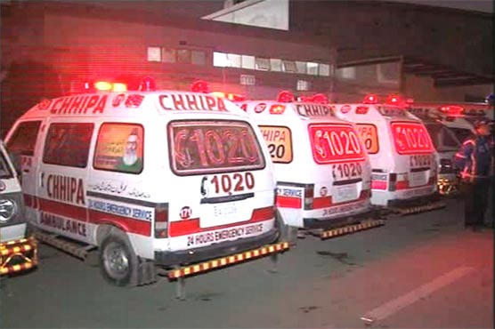 Residents of Landhi batter two dacoits to death