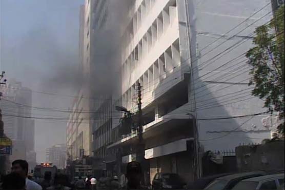 Karachi: Fire erupts at multi-storey building on II Chundrigar Road, 2 injured