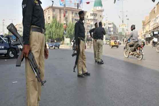 Karachi: Ex-police officials arrested for looting citizens