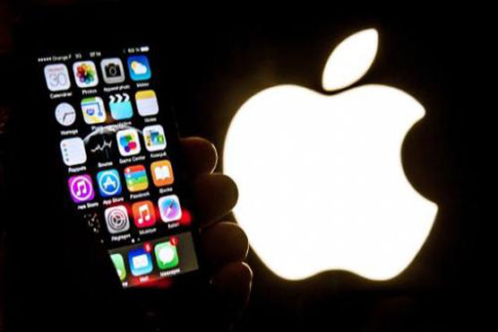 Apple becomes first company worth over $700 bn