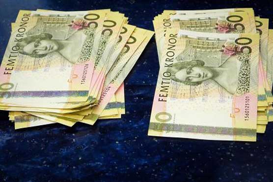 Sweden sets interest rate below zero in deflation scare