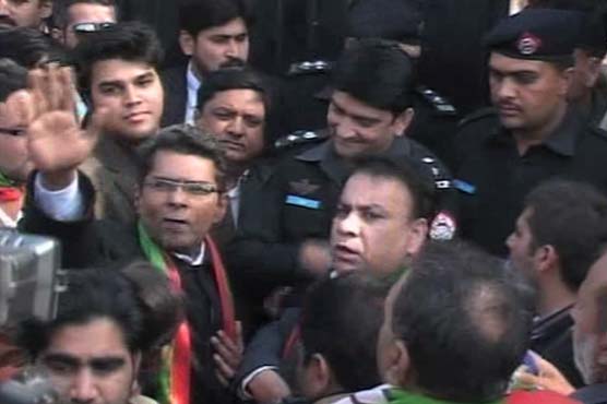 Faisalabad: PTI's local leadership offers voluntary arrests in protest