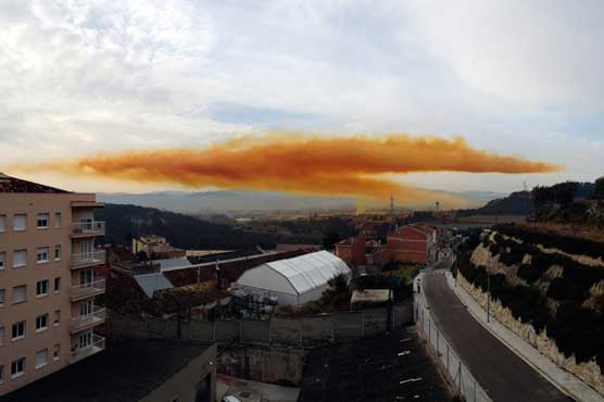 Chemical cloud over Spanish town after factory accident