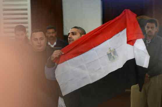 Egypt frees Jazeera journalists pending retrial