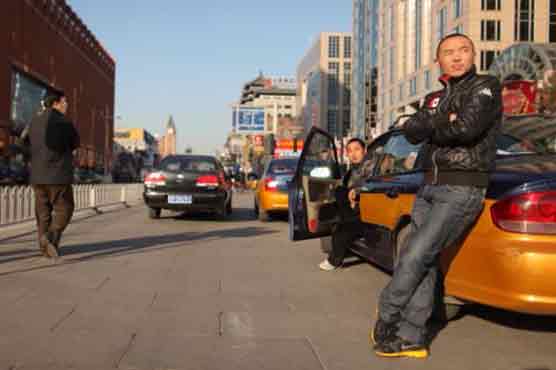 Chinese taxi apps backed by Alibaba, Tencent announce merger