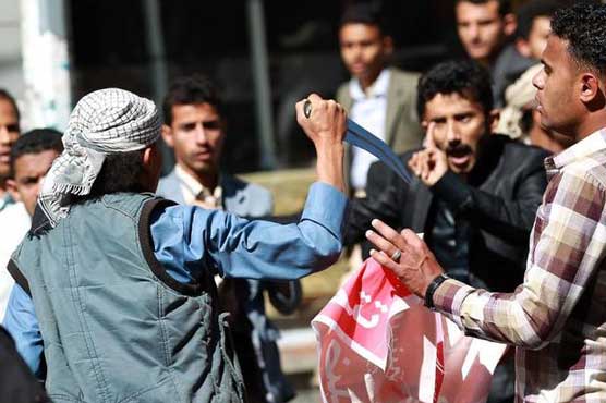 Six hurt as Shiite militia fire on Yemen protesters