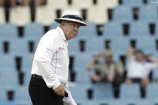 Umpire Steve Davis under fire for Umar Akmal decision