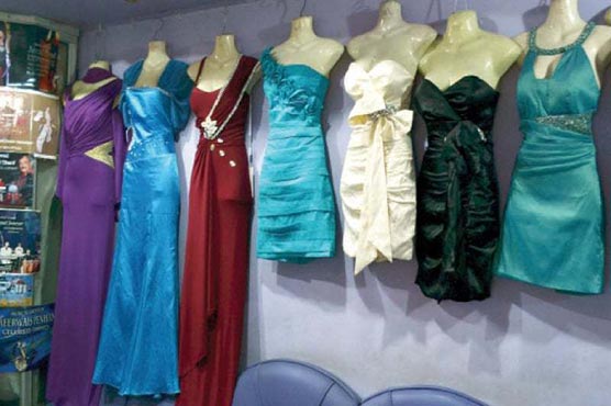 Dressmakers bring touch of old Afghanistan to Pakistan