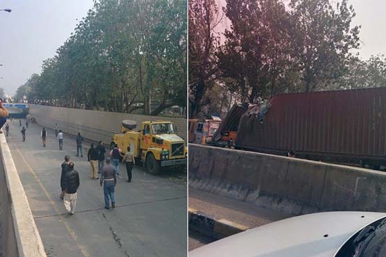 Lahore: Container stuck at PU underpass removed after four hours