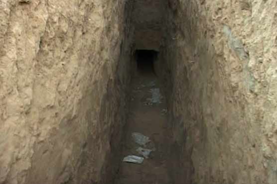 Karachi: 5 laborers fell into sewer, 1 dead