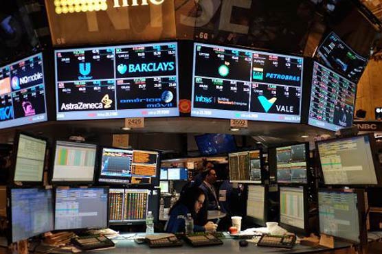 US stocks dip on mixed housing data