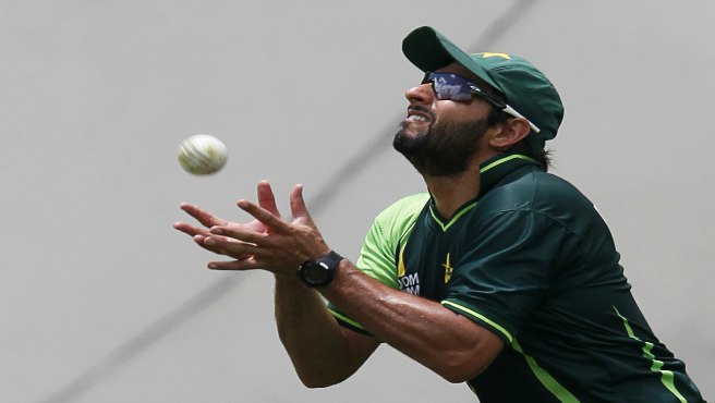 Dropped catches cost Pakistan dearly in #PakVWi faceoff