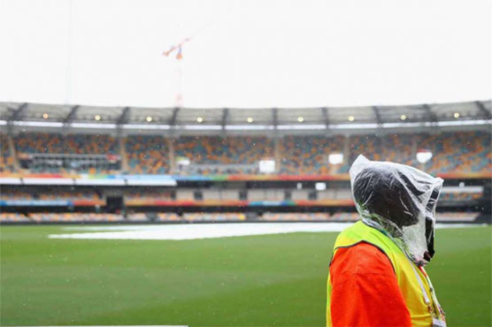 Hardy, optimistic fans brave Brisbane rains