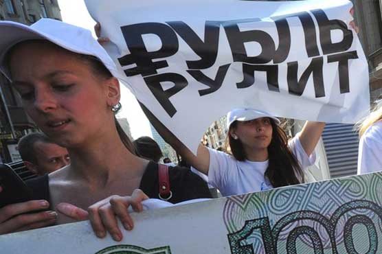 Ukraine's currency hits new low as central bank tightens controls