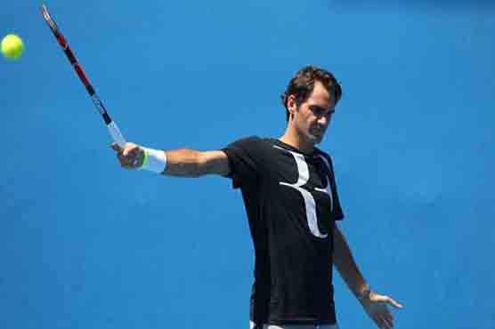 Defending champ Federer wins, Gulbis loses again