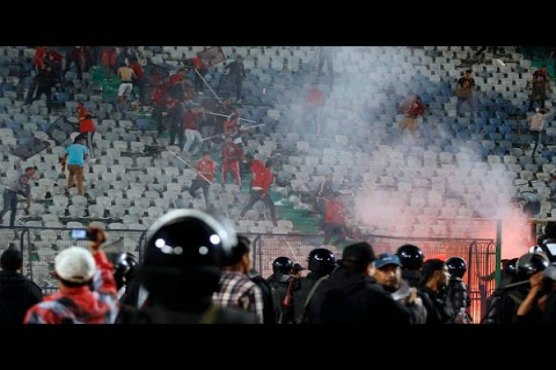 Football: Egypt suspends its premier league amidst clashes between fans