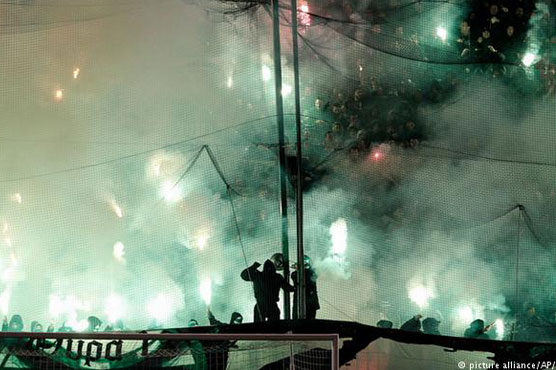 Football: Greek championship suspended after violence