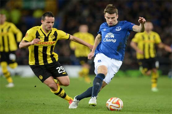 Football: Lukaku double eases Everton into last 16