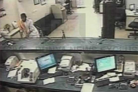 Karachi: Lone robber loots Rs 8 million from private bank