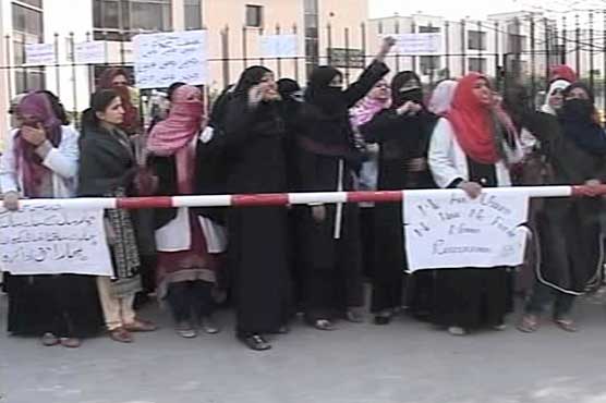 Sheikh Zaid Hospital nurses, paramedical staff stage protest in Lahore