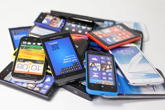 Phone firms look beyond the handset at top mobile fair 