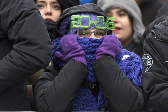 Taylor Swift, crystal orb usher in 2015 in New York