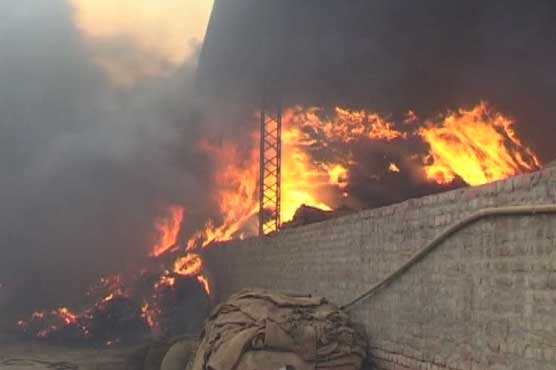 Oil mill in Jamshoro catches fire, warehouse flattens