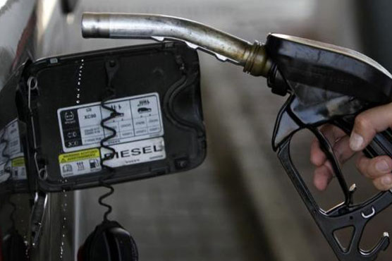 Oil prices hit new lows; gold dips