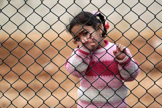 Lebanon imposes visas on Syrians for first time