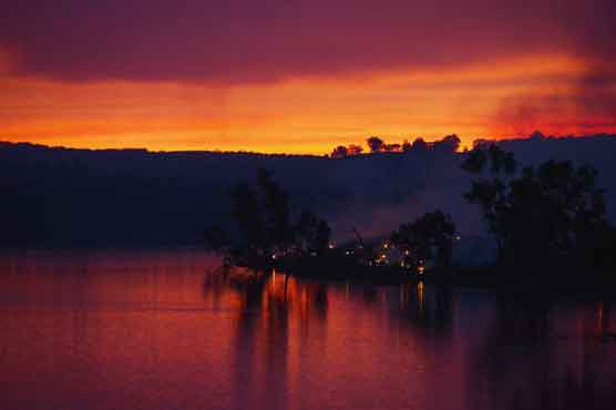 More homes destroyed as Australia battles major bushfire 