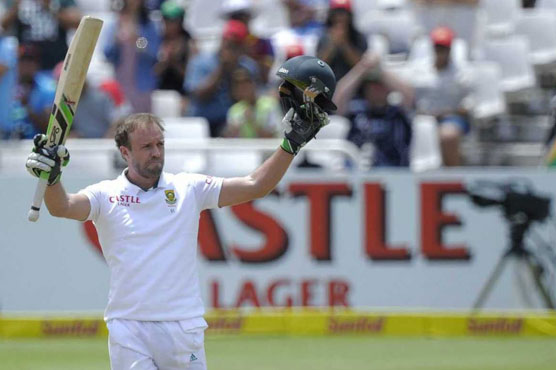 De Villiers century gives South Africa the edge
